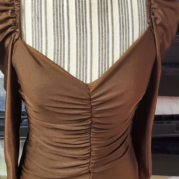 Ladies PUFF Sleeve Fitted Dress - Picture 2 of 6